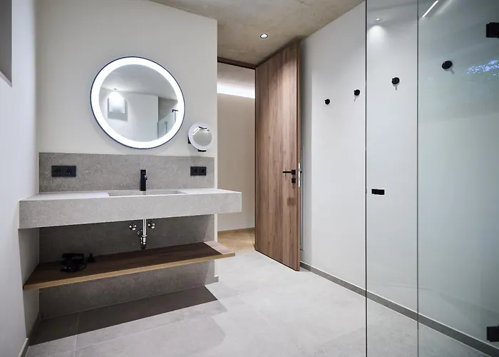 Gerl Homes - Adults Only *
